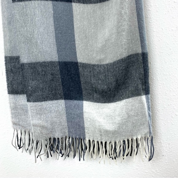 Fraas Feel Cashmink Gray Black Plaid Scarf - Picture 8 of 10